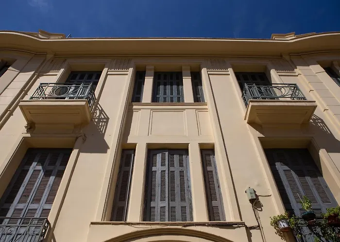 Plato'S Square Apartments